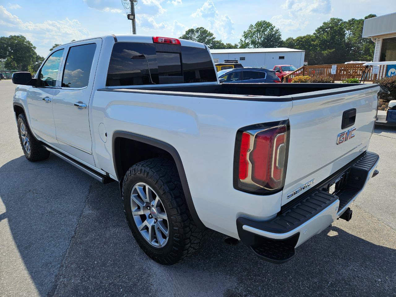 Used 2016 GMC Sierra 1500 Denali w/ Enhanced Driver Alert Package AWD/4WD image 4