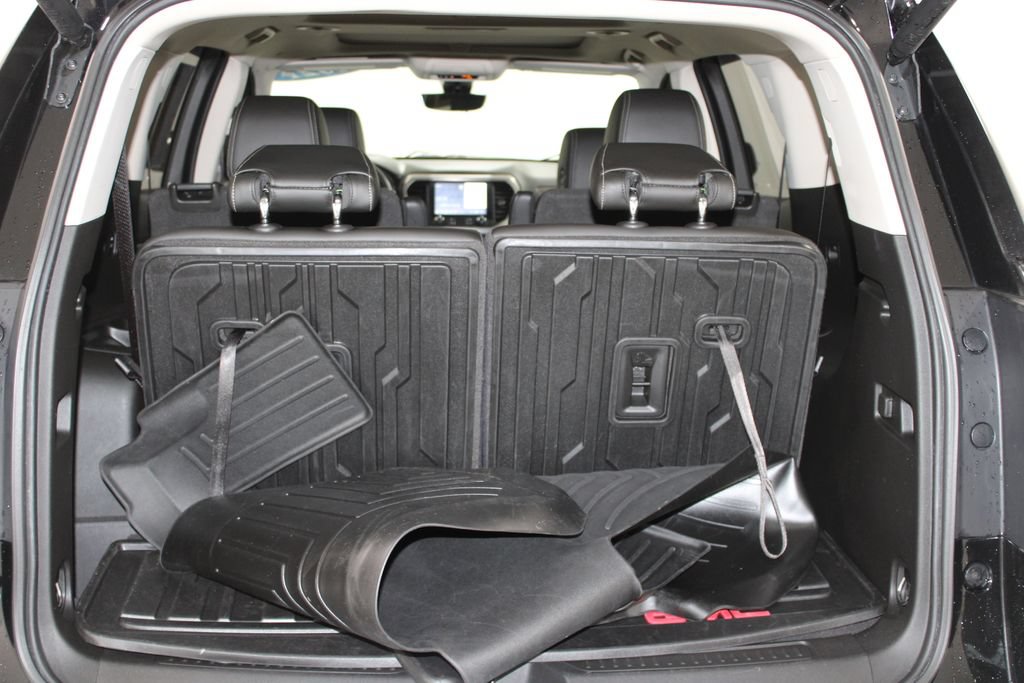 Used 2021 GMC Acadia Denali w/ Denali Technology Package FWD image 13