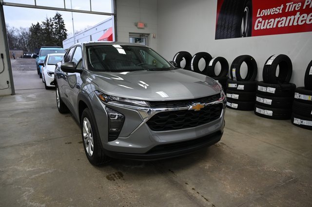 Used 2024 Chevrolet Trax LS image 3