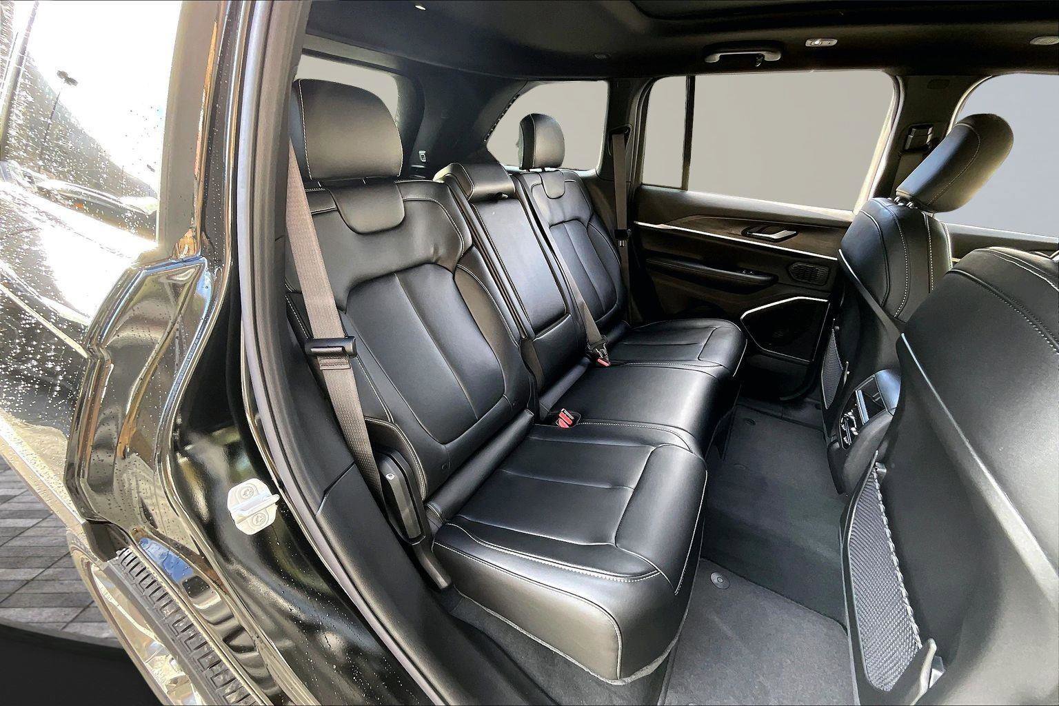 New 2026 Jeep Grand Cherokee Limited image 10