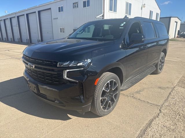 Used 2023 Chevrolet Suburban RST w/ Luxury Package AWD/4WD image 3