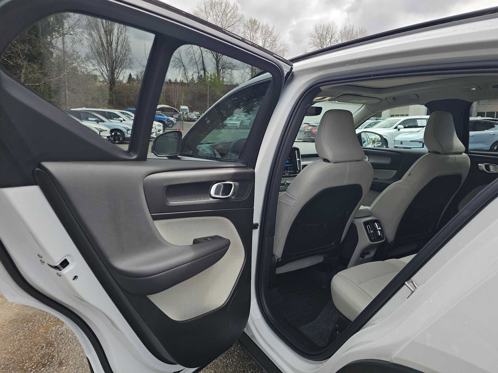 Used 2026 Volvo XC40 B5 Plus w/ Protection Package Premier image 16