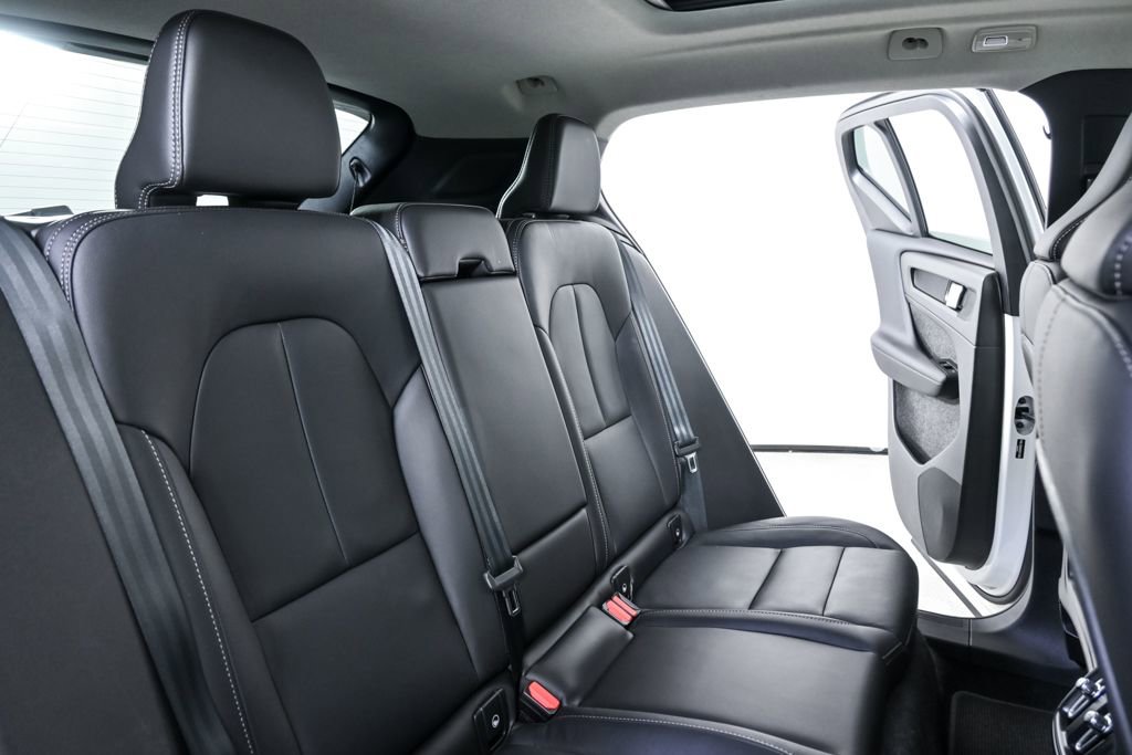 Certified 2025 Volvo XC40 B5 Plus image 23