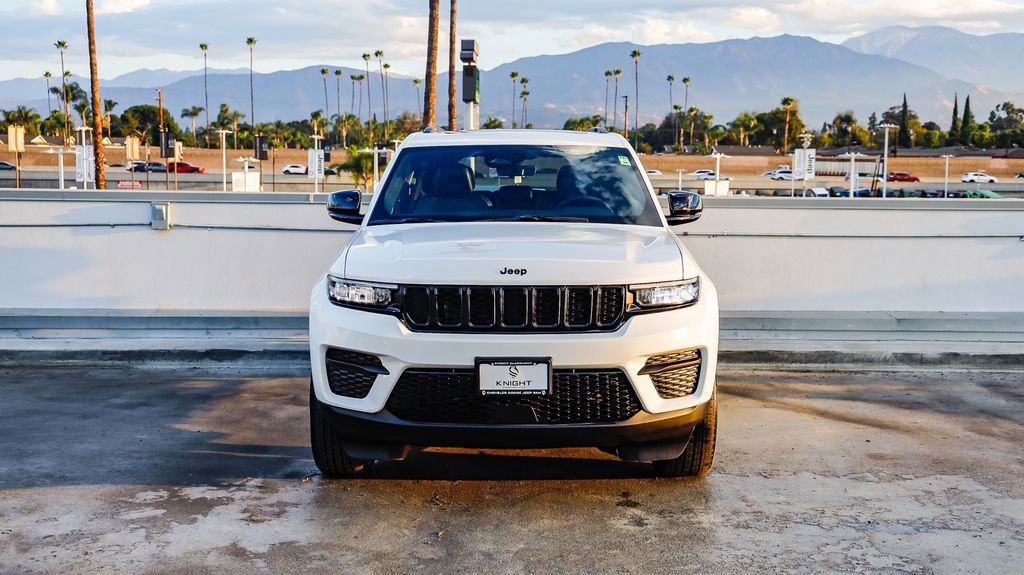 New 2025 Jeep Grand Cherokee Altitude image 3