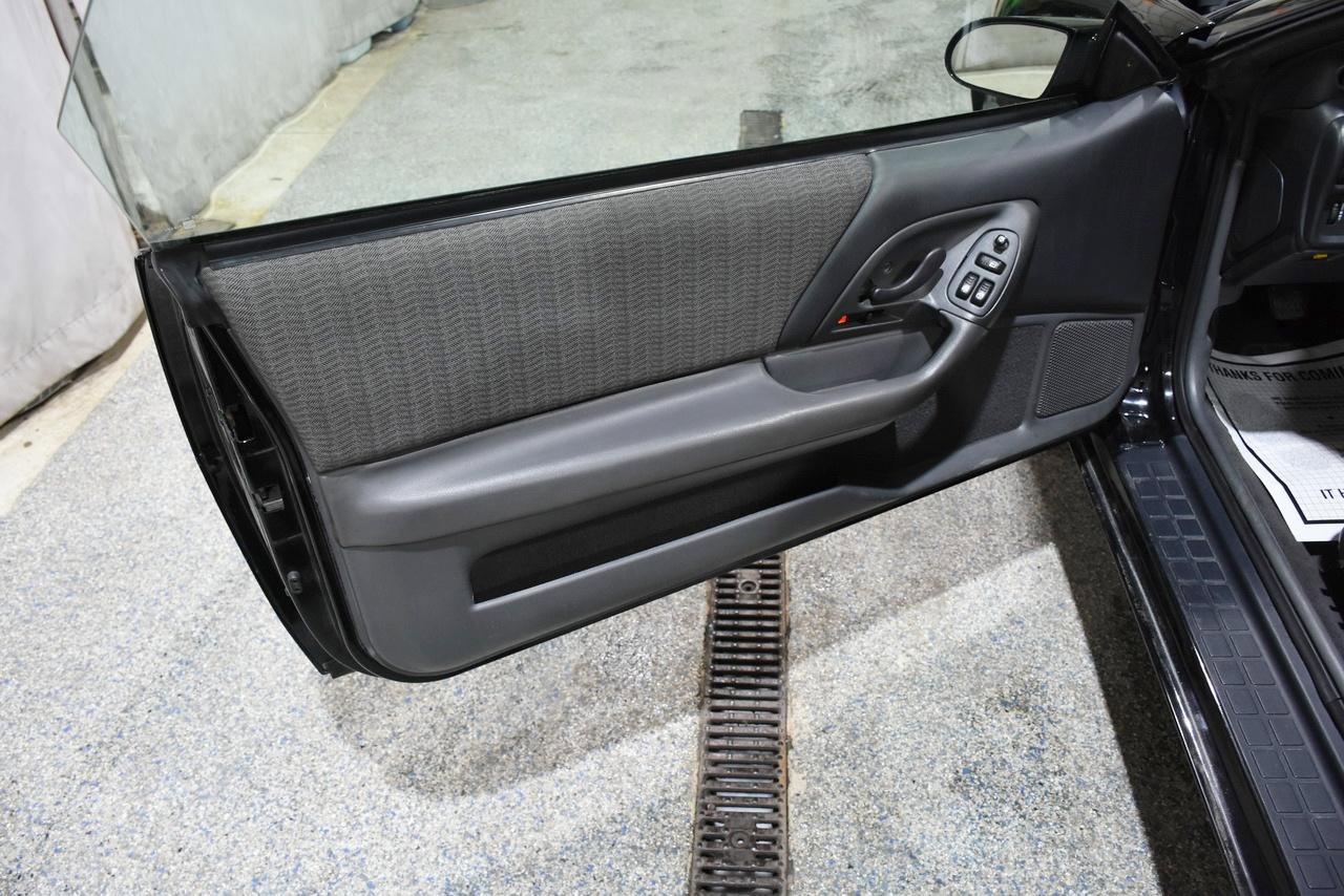 Used 1998 Chevrolet Camaro Z28 RWD image 11