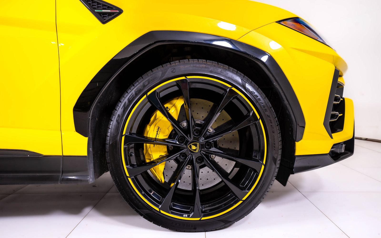 Used 2021 Lamborghini Urus AWD/4WD image 13