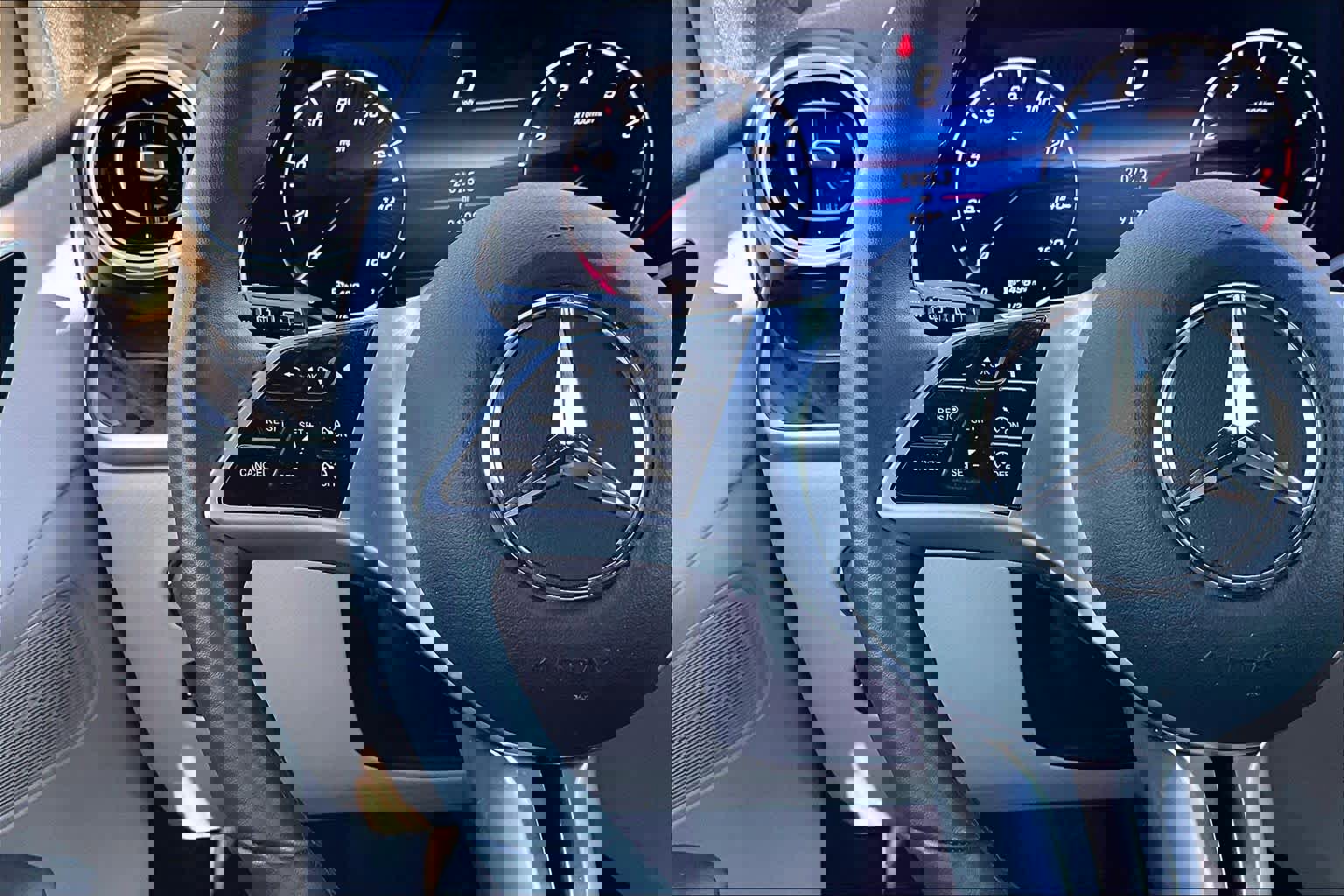 Used 2025 Mercedes-Benz GLC 300 4MATIC image 24