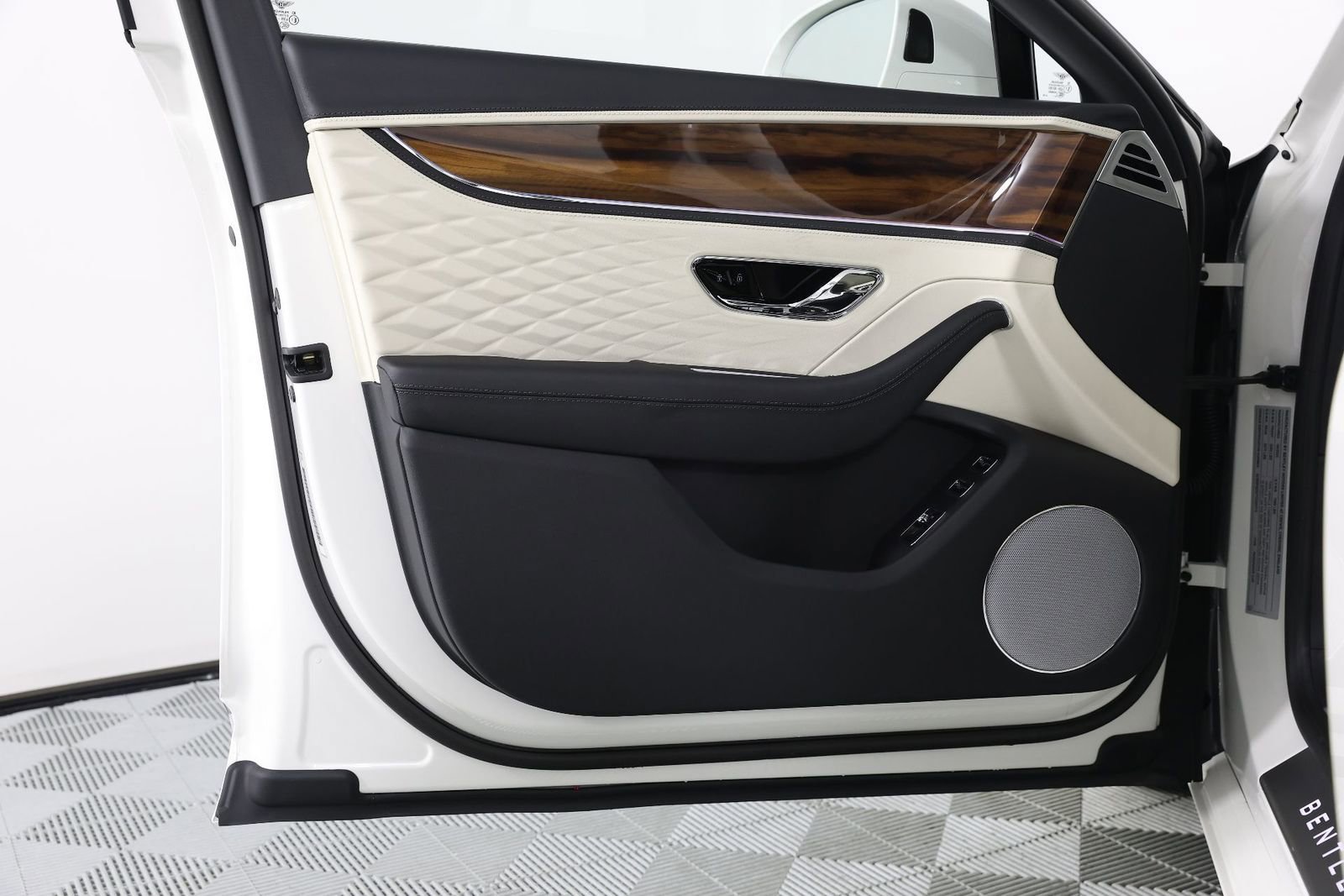 New 2026 Bentley Flying Spur image 21