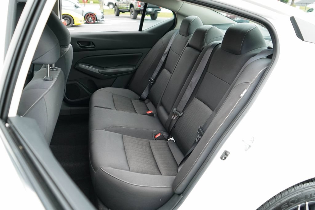 Used 2025 Nissan Altima 2.5 SV FWD image 8