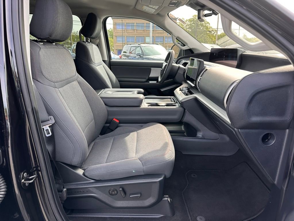 Used 2025 Ford Expedition Active image 17