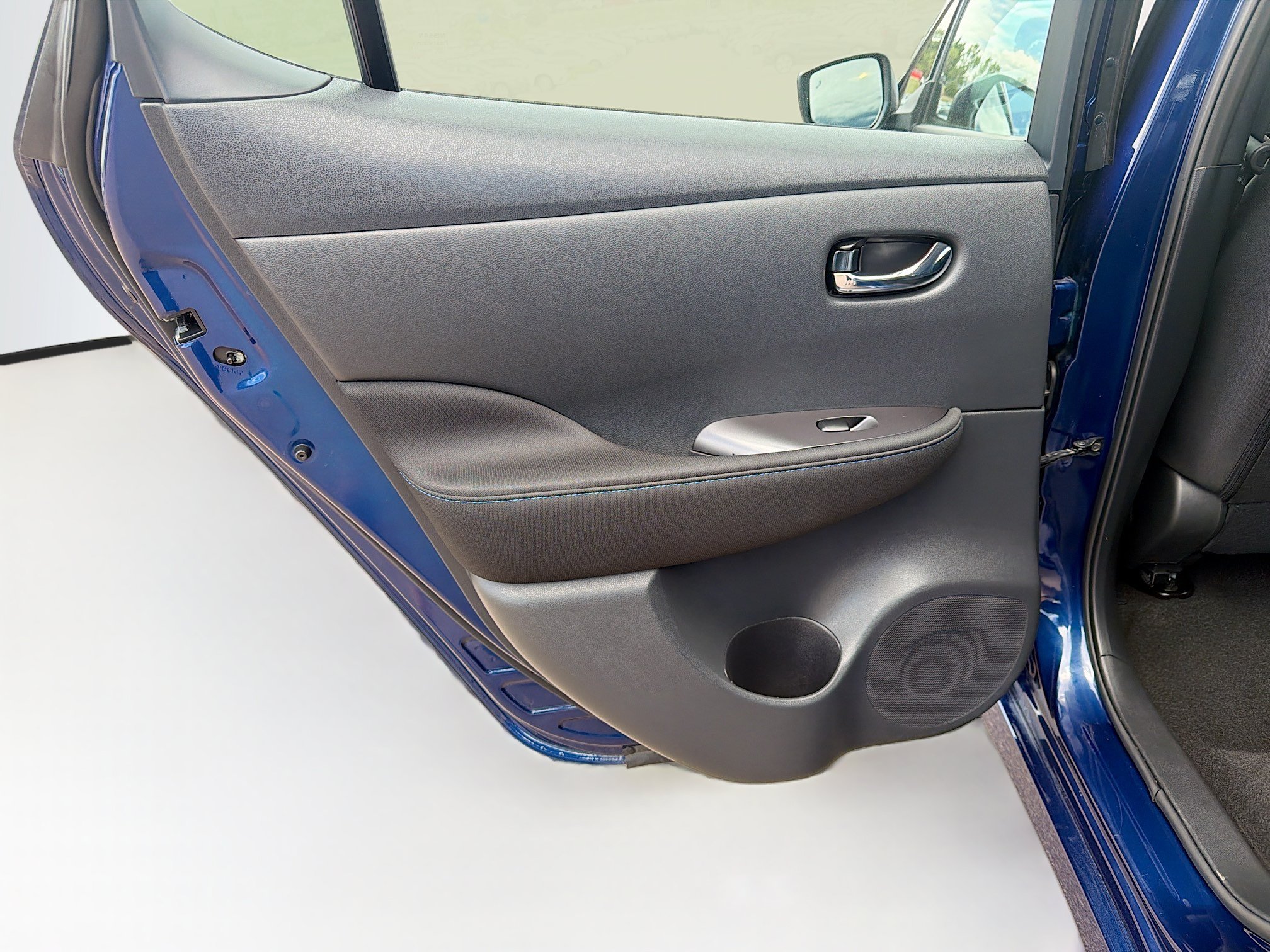 Used 2025 Nissan Leaf S FWD image 25