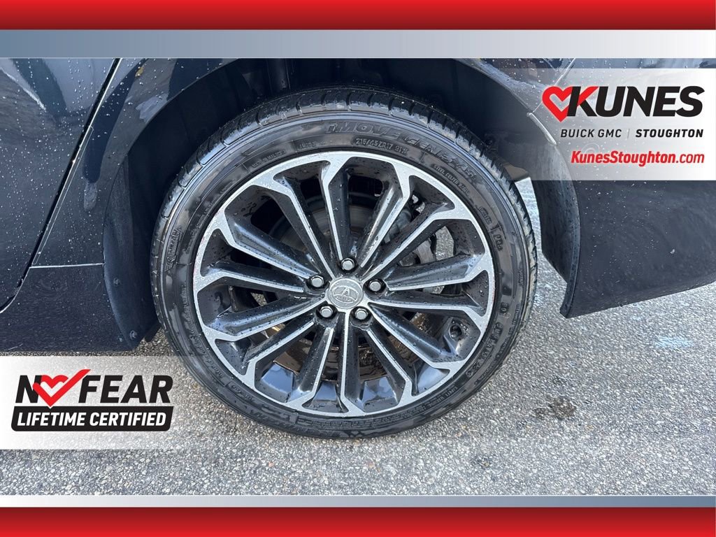 Used 2022 Toyota Prius XLE image 17