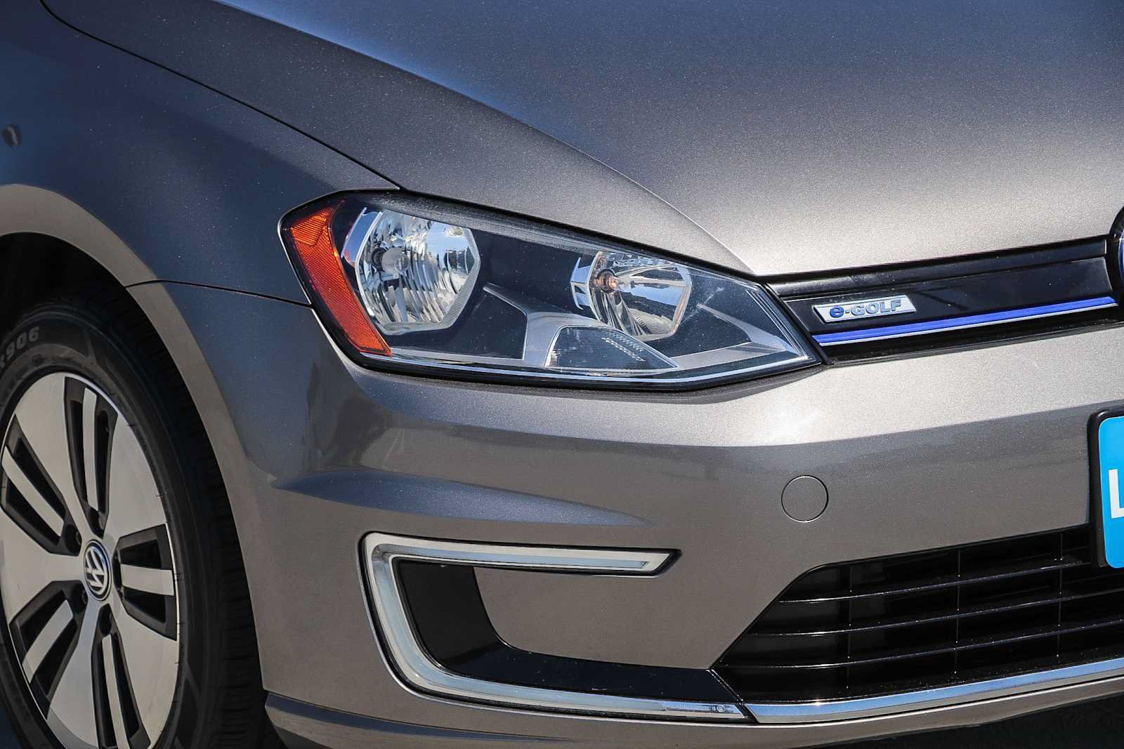 Used 2016 Volkswagen e-Golf SE FWD image 4