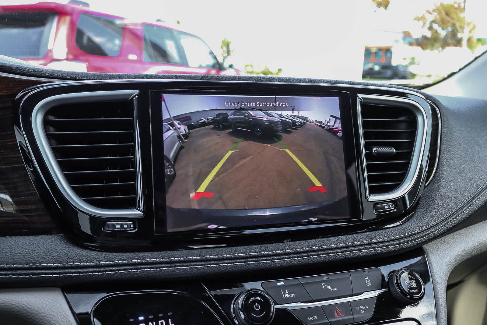 Used 2023 Chrysler Pacifica Limited FWD image 24