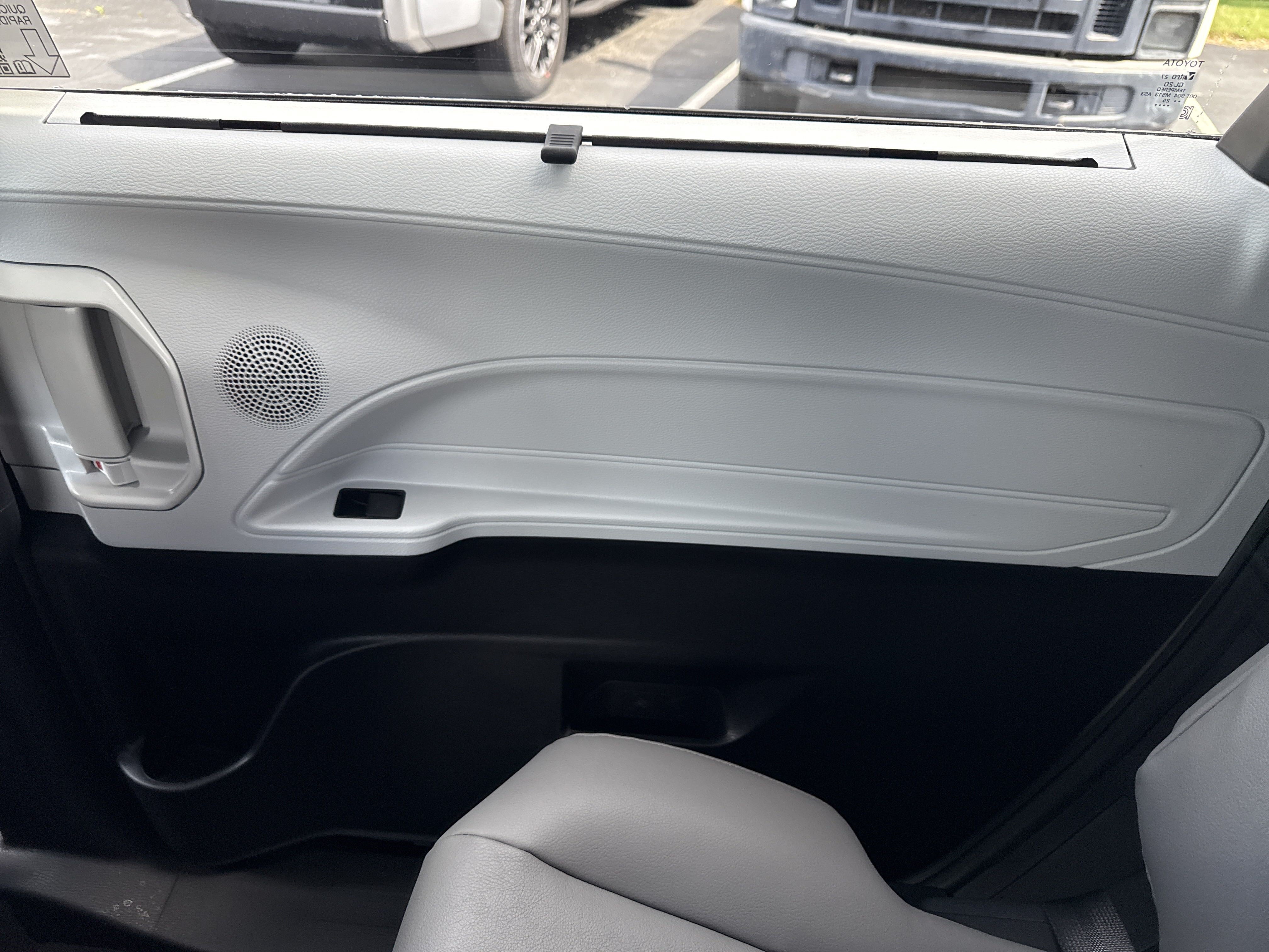 New 2025 Toyota Sienna XLE w/ XLE Plus Package FWD image 35