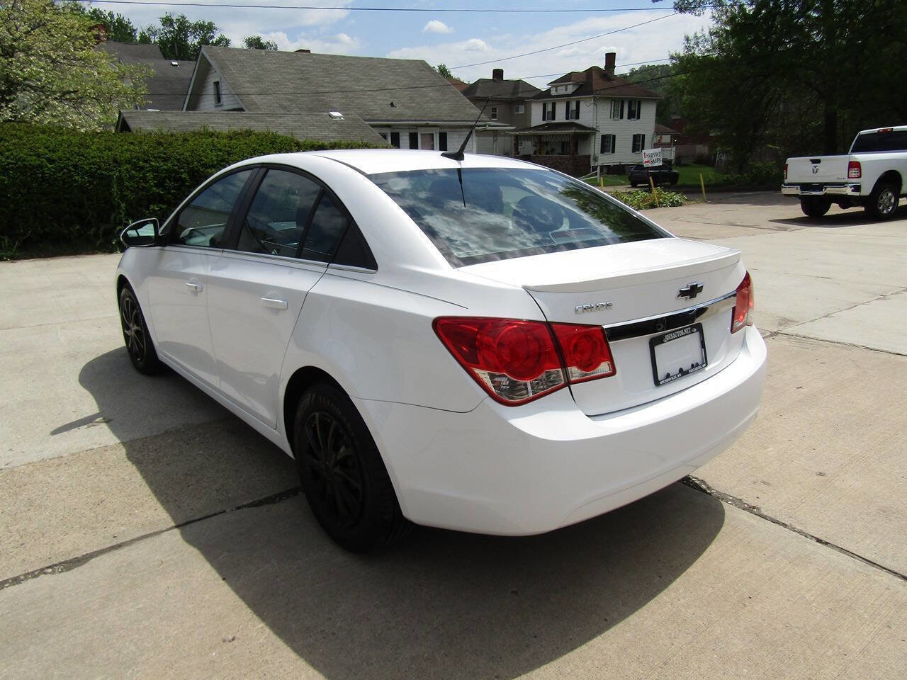 Used 2011 Chevrolet Cruze LS w/ Connectivity Package FWD image 8