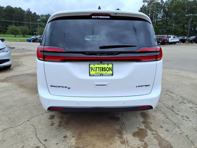 New 2027 Chrysler Pacifica Limited FWD image 3