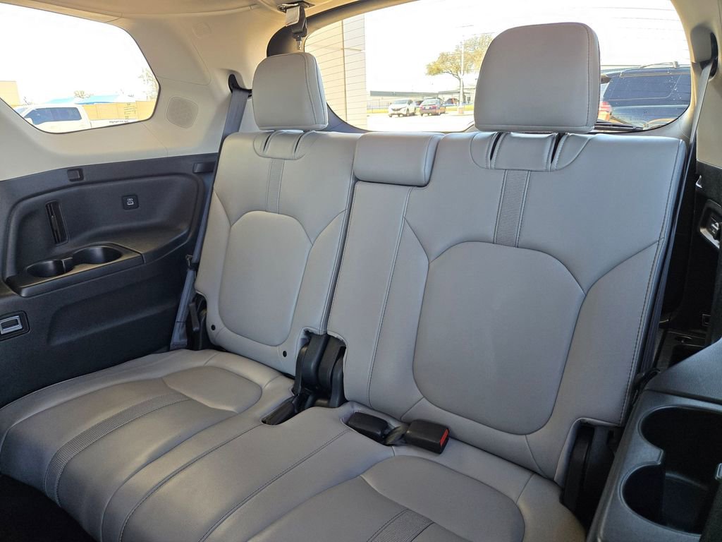 Used 2023 Honda Pilot Touring image 16