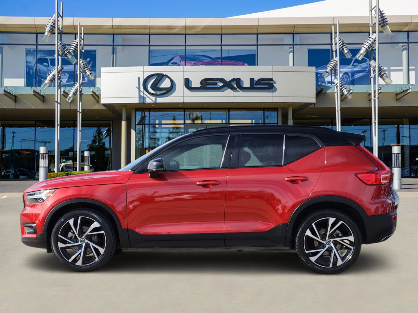 Used 2020 Volvo XC40 T5 R-Design w/ Protection Package Premier image 3