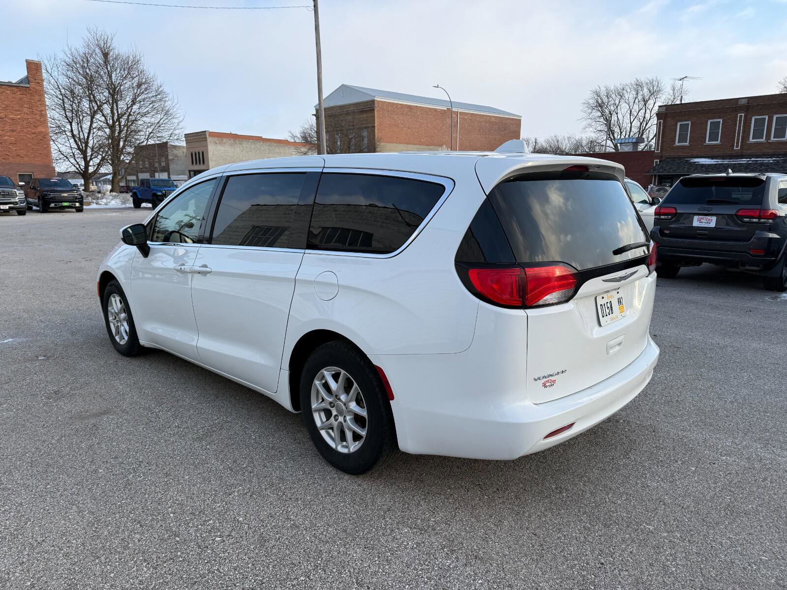 Used 2020 Chrysler Voyager LX FWD image 6
