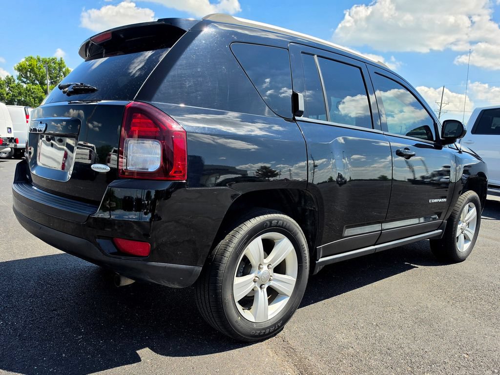 Used 2017 Jeep Compass Latitude AWD/4WD image 9