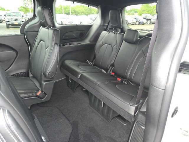 New 2025 Chrysler Pacifica Select w/ Uconnect Theater Family Group image 20