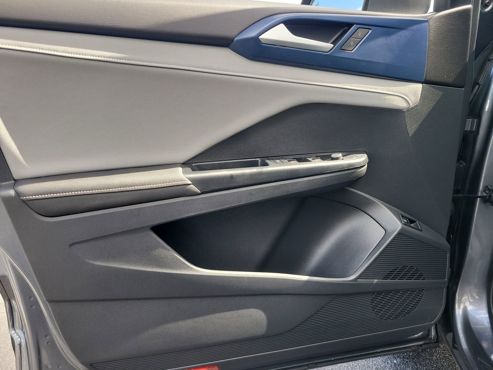 Used 2024 Volkswagen Taos SE image 13