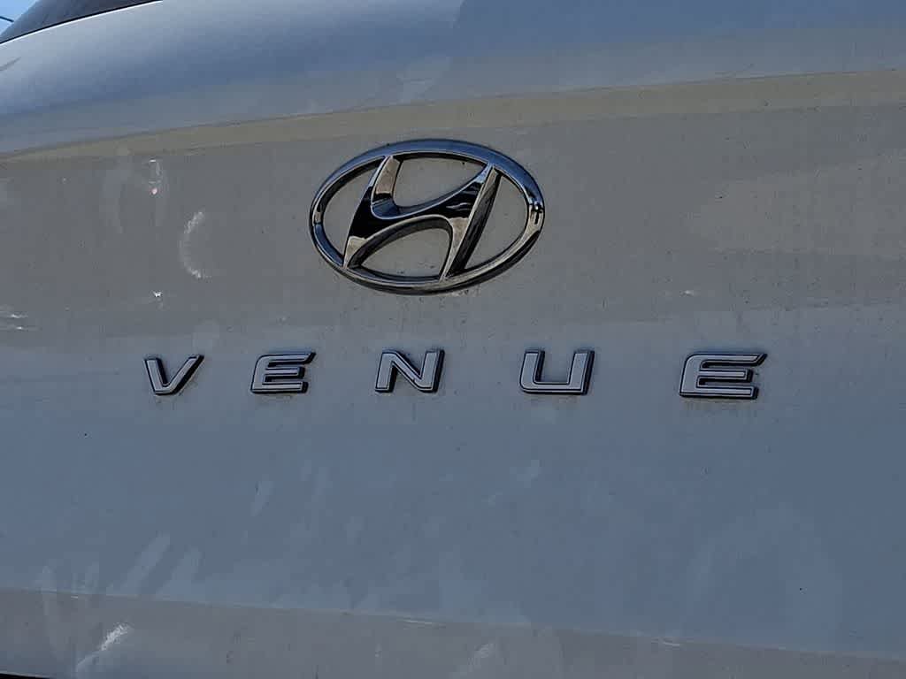 Used 2025 Hyundai Venue SEL image 31