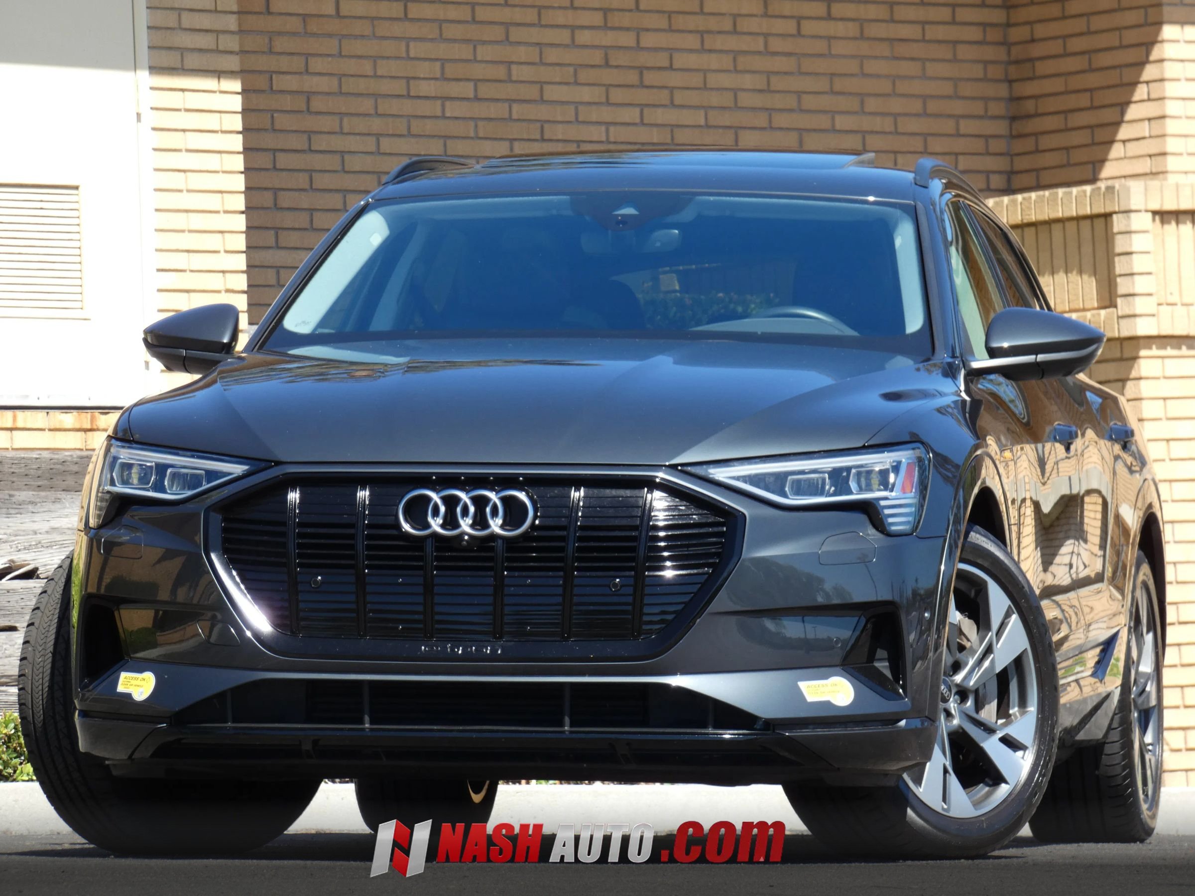 Used 2021 Audi e-tron Premium w/ Convenience Plus Package AWD/4WD image 4