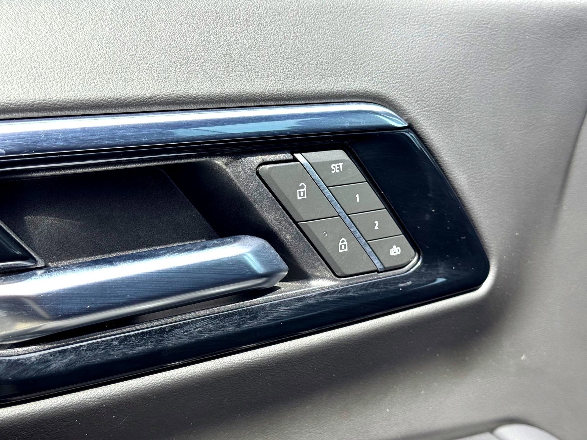 Used 2025 Chevrolet Tahoe Z71 image 15