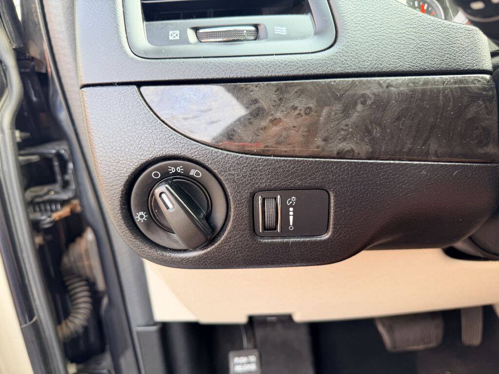 Used 2013 Dodge Grand Caravan SXT FWD image 14