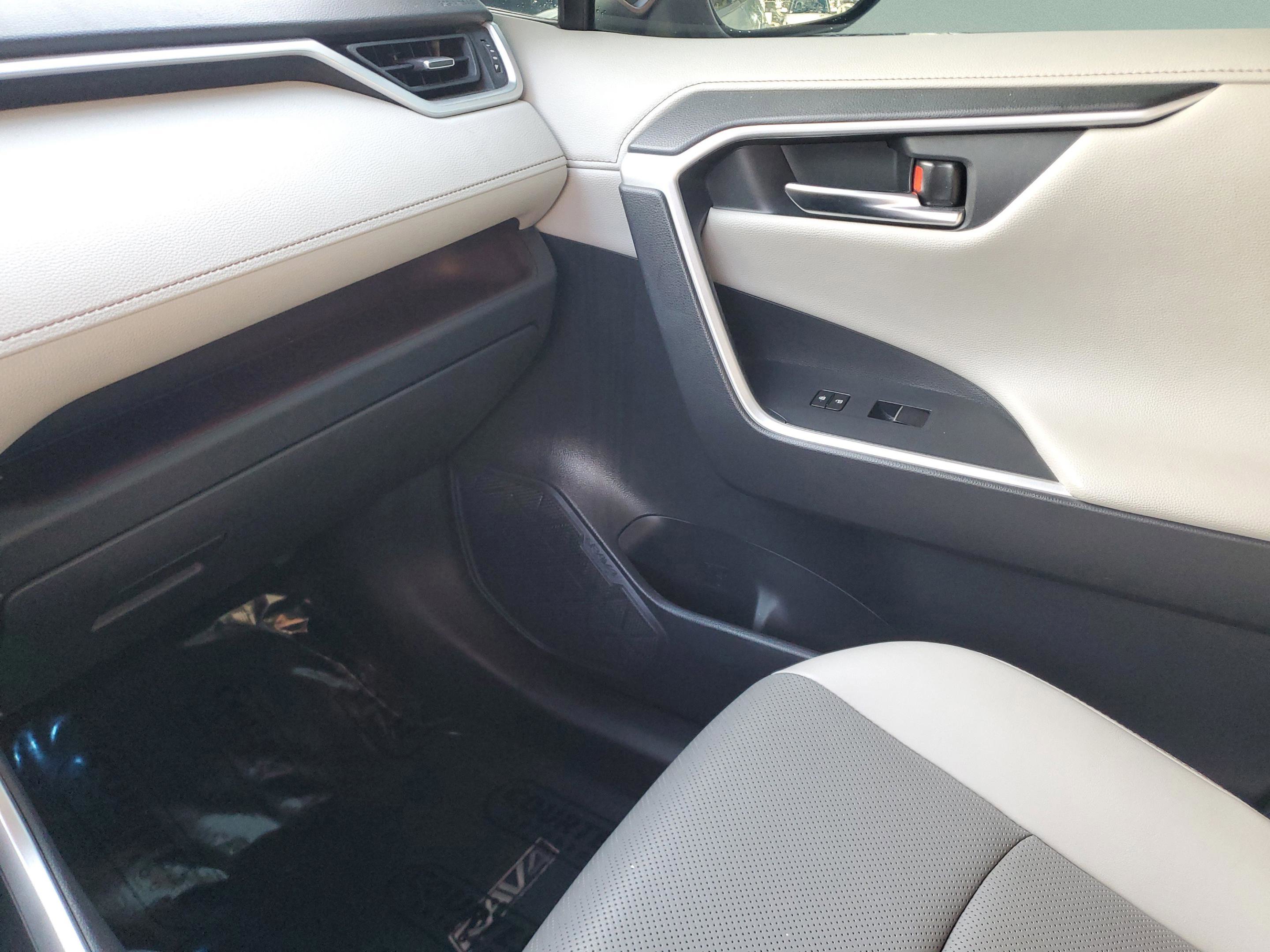 Used 2021 Toyota RAV4 Limited FWD image 14