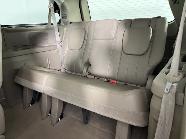 Used 2015 Chrysler Town & Country Touring-L w/ Driver Convenience Group image 17