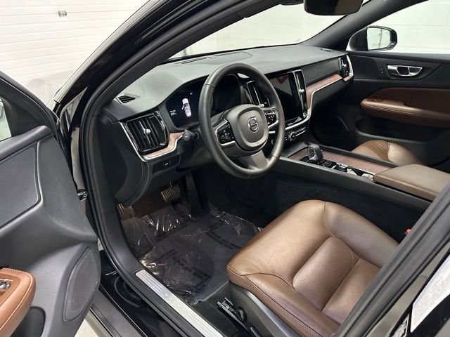 Used 2023 Volvo V60 B5 Cross Country Plus image 10