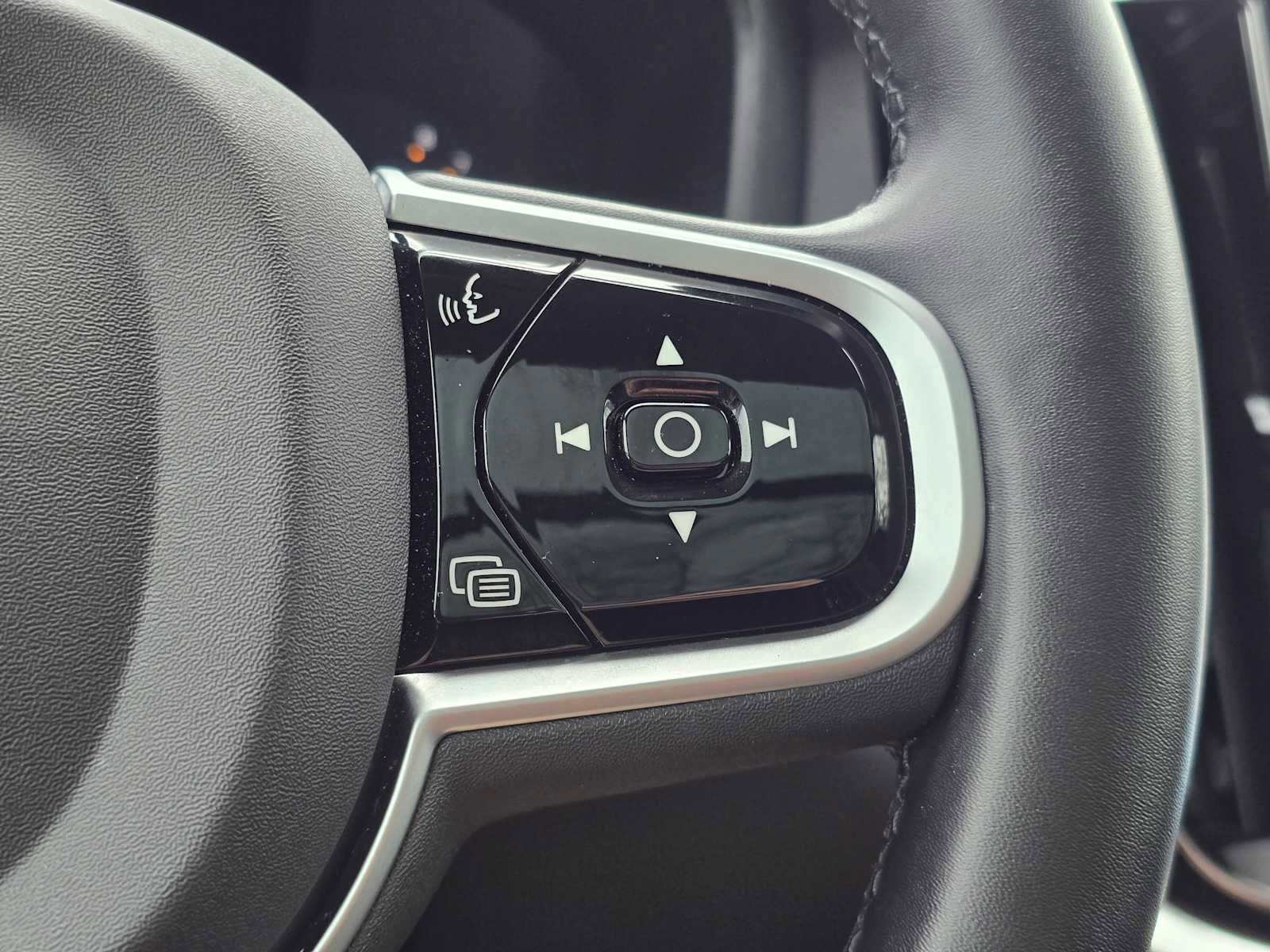 Certified 2025 Volvo V60 B5 Cross Country Plus image 31