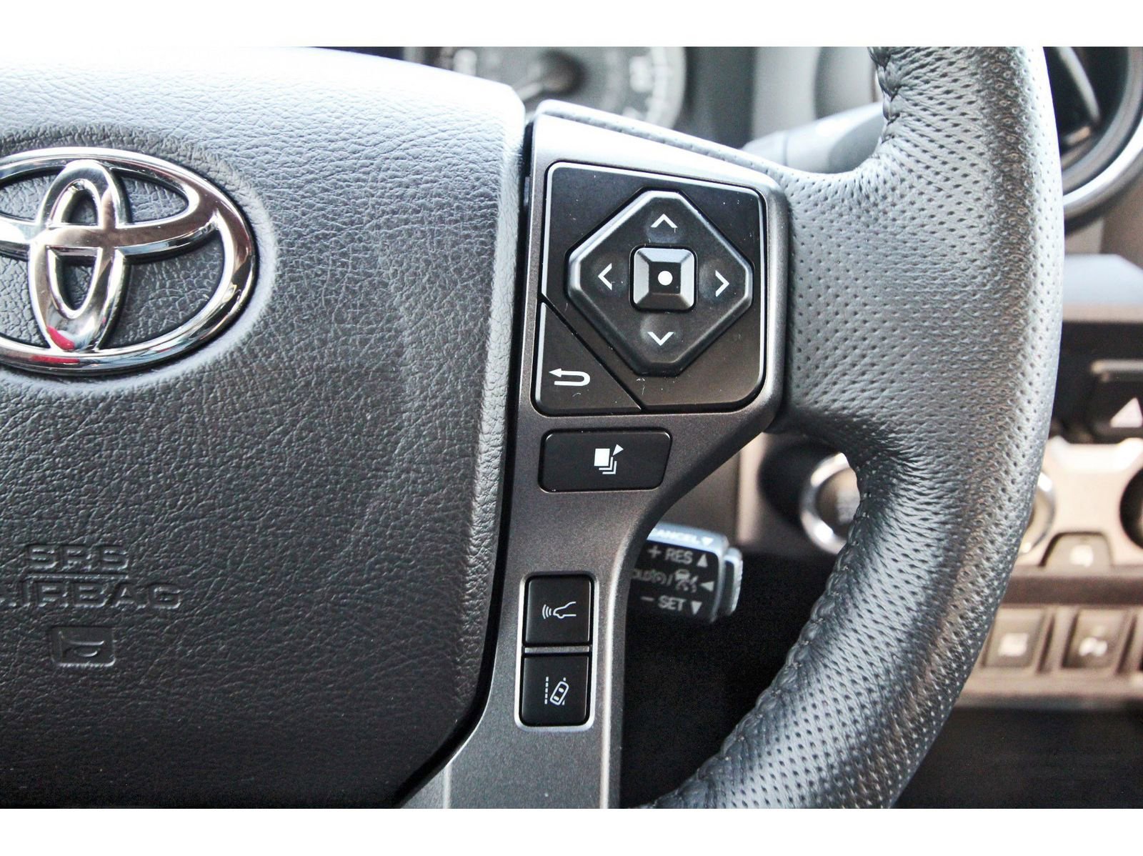 Used 2022 Toyota Tacoma TRD Sport w/ Technology Package image 19