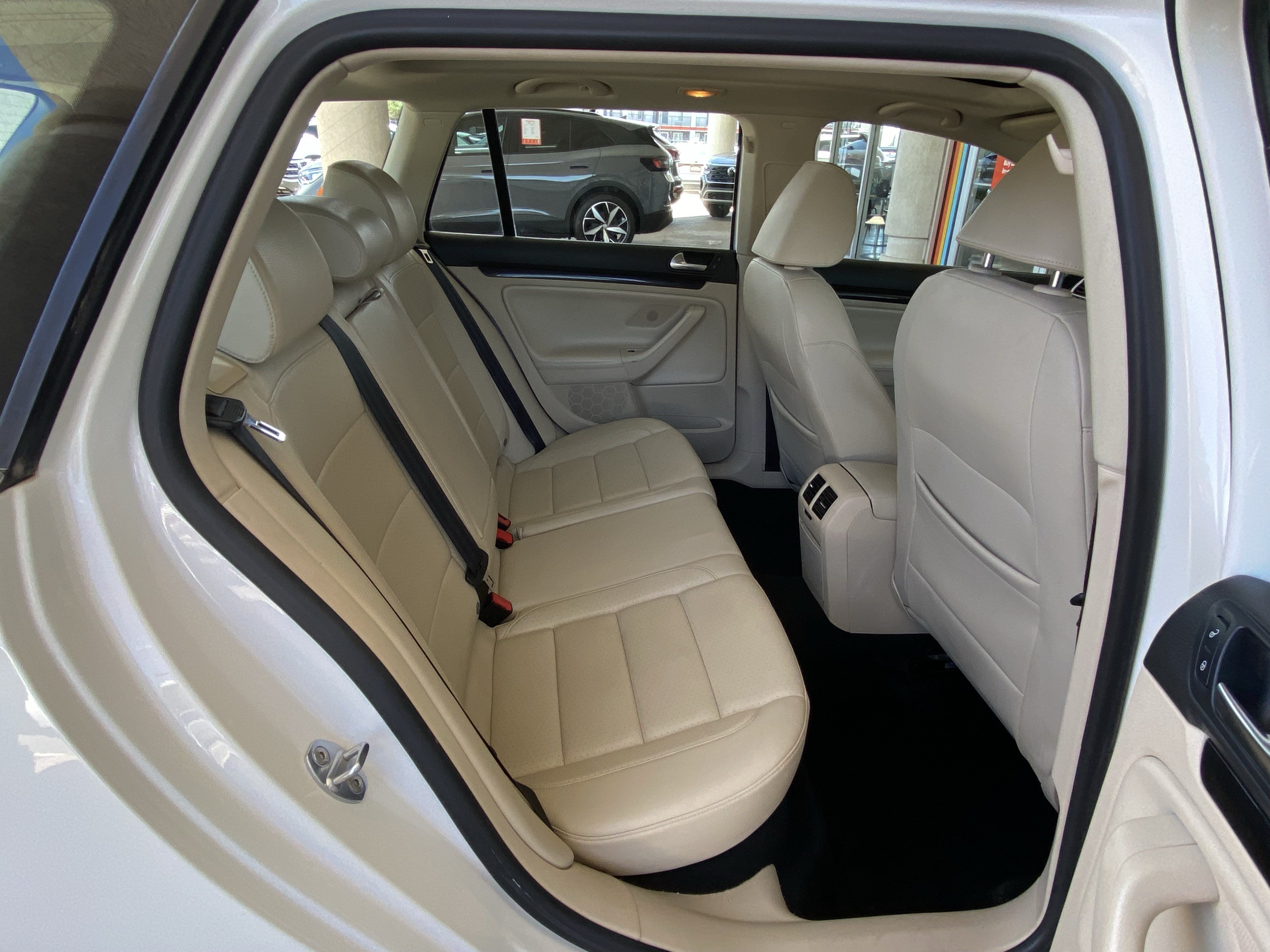 Used 2011 Volkswagen Jetta TDI FWD image 27