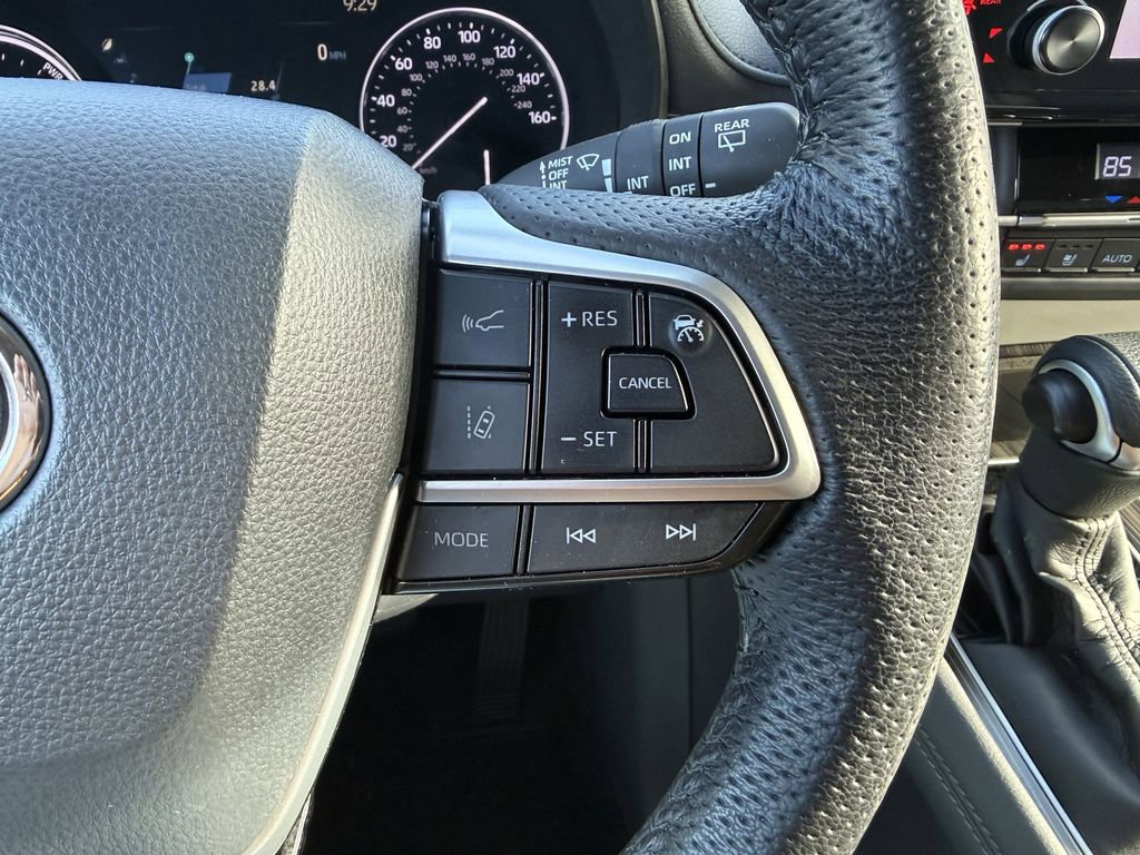 Used 2021 Toyota Sienna Limited FWD image 23