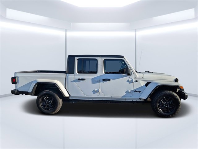 Used 2022 Jeep Gladiator Sport image 2