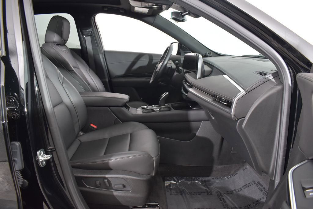 Used 2024 Cadillac XT4 Luxury w/ Cold Weather Package image 27