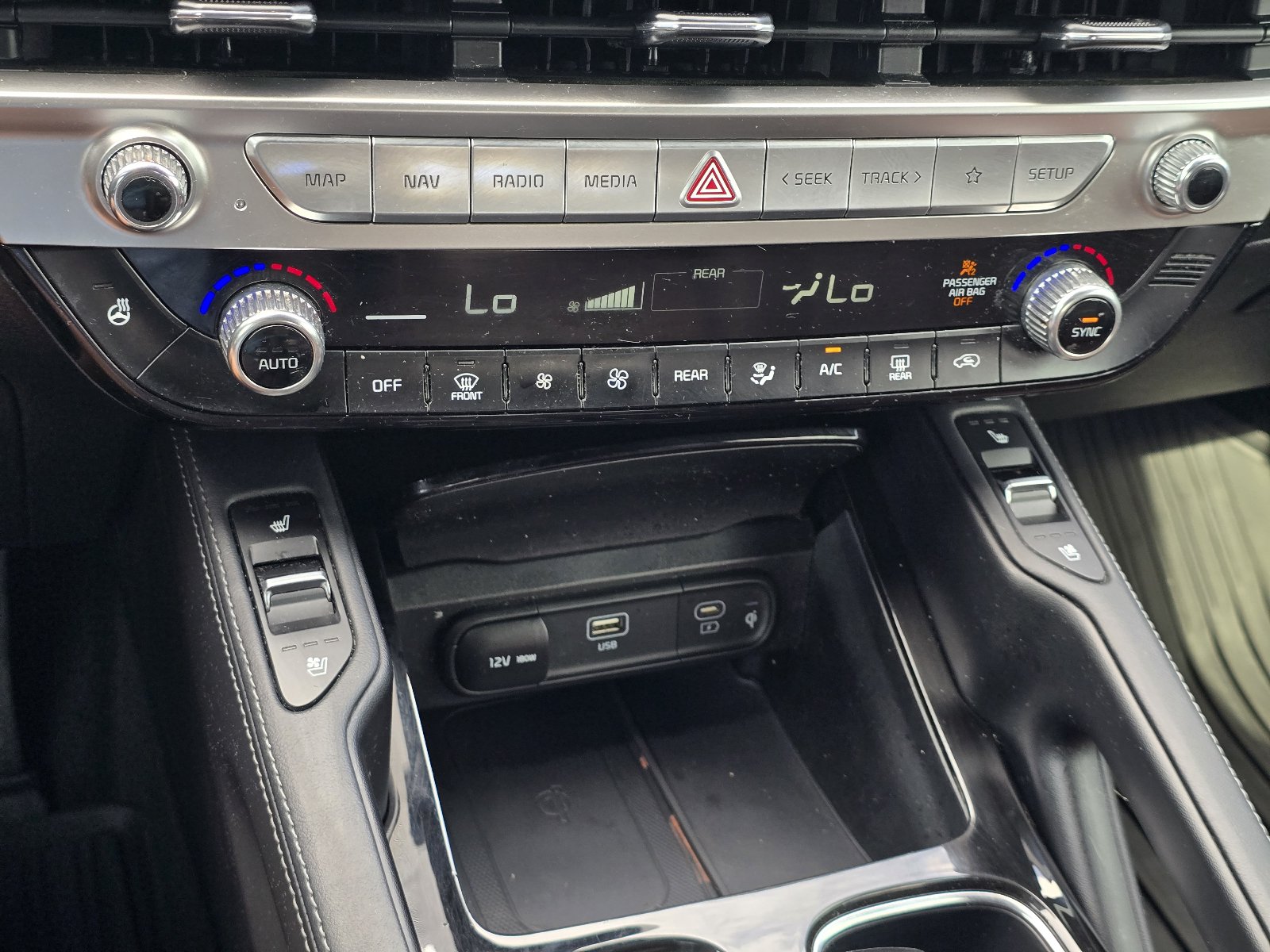Used 2023 Kia Telluride EX w/ EX Captain's Chair Package AWD/4WD image 19