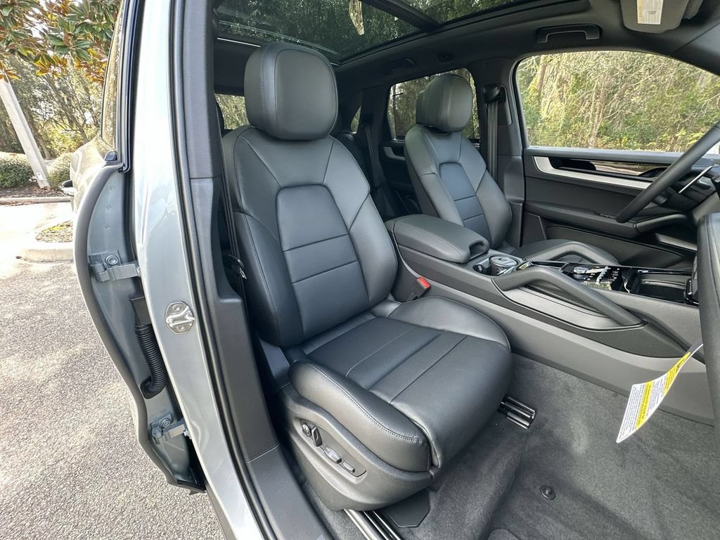 Certified 2026 Porsche Cayenne AWD/4WD image 21