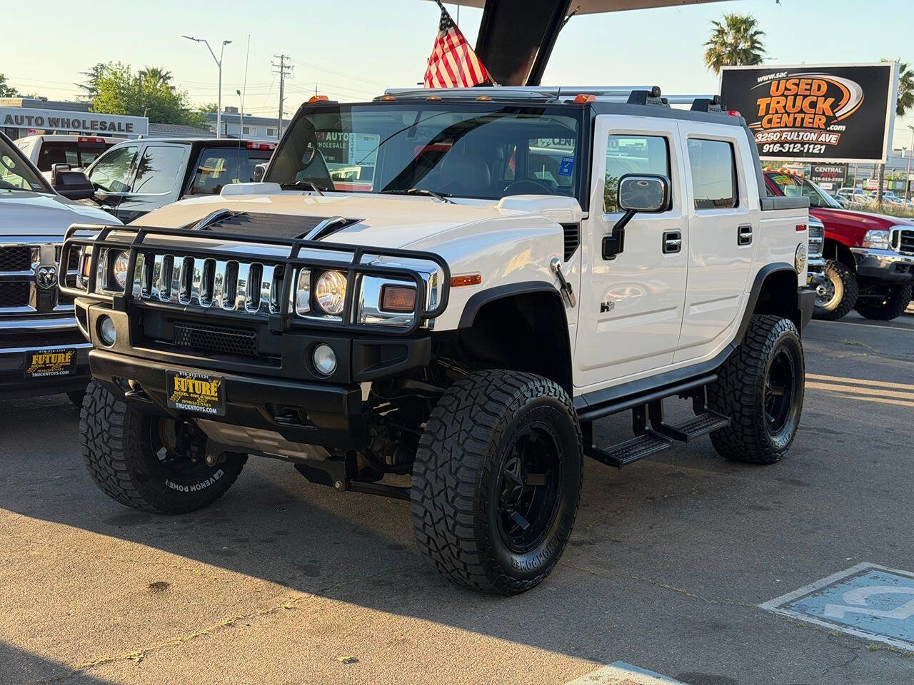 Used 2005 HUMMER H2 SUT w/ Preferred Equipment Group image 2