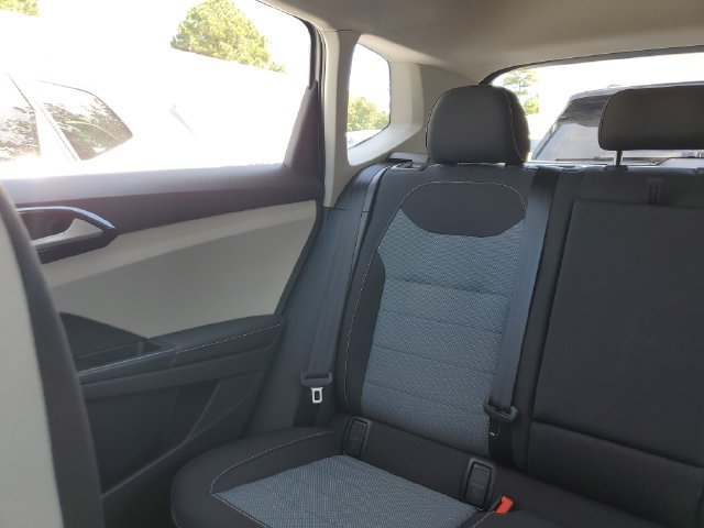 Certified 2025 Volkswagen Taos S FWD image 10