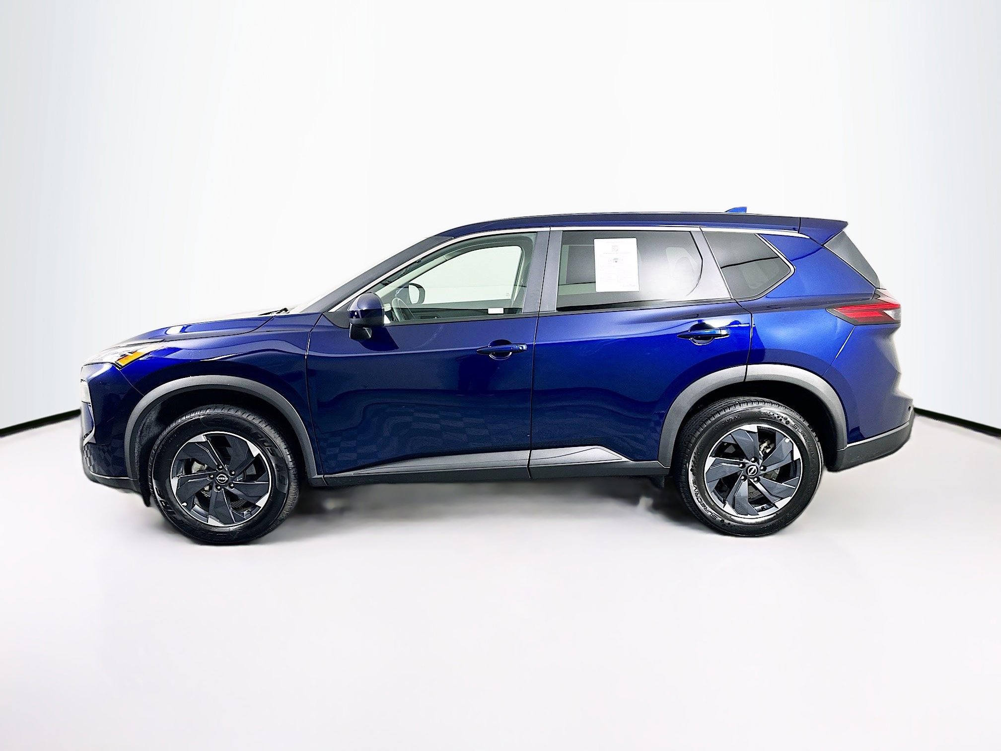 Used 2025 Nissan Rogue SV image 4