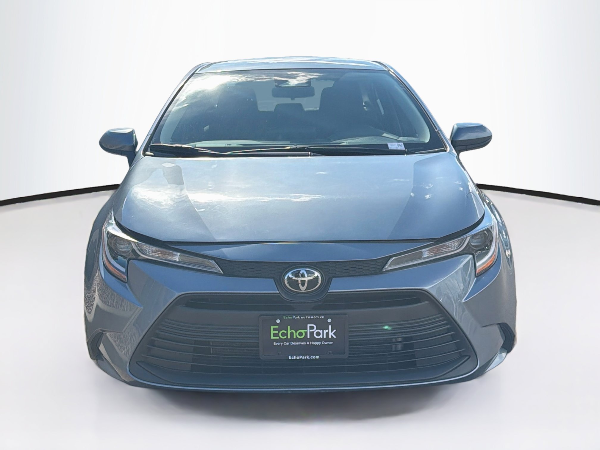 Used 2025 Toyota Corolla LE FWD image 2
