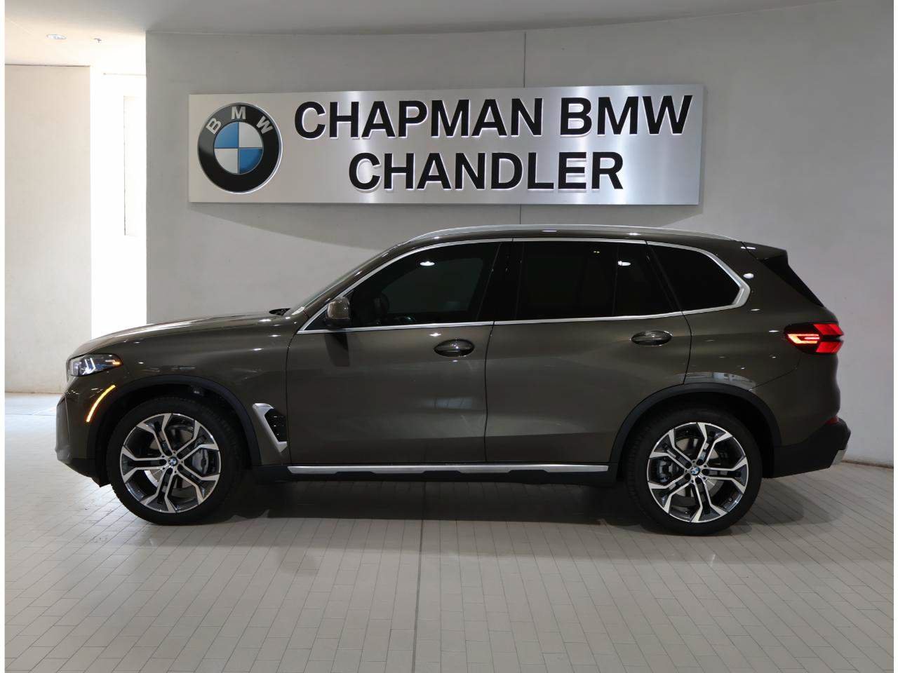 Used 2026 BMW X5 xDrive40i AWD/4WD image 3