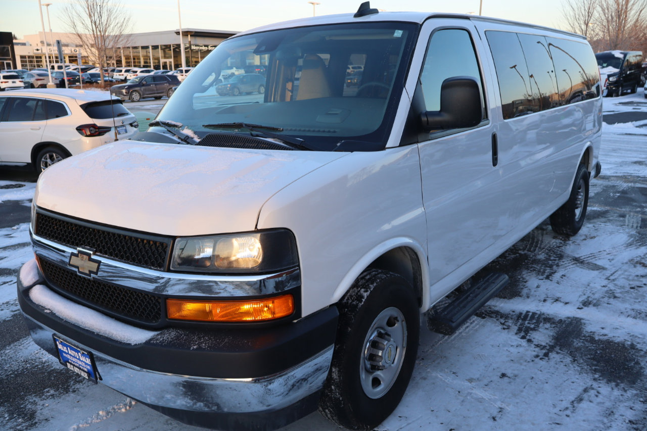 Used 2024 Chevrolet Express 3500 LT w/ LT Preferred Equipment Group image 3