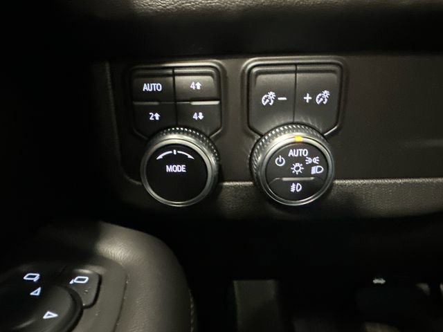 Used 2023 GMC Yukon AT4 w/ AT4 Premium Package image 27