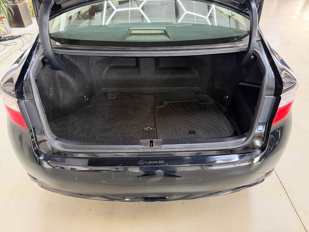 Used 2015 Lexus ES 300h w/ Navigation System Package FWD image 9